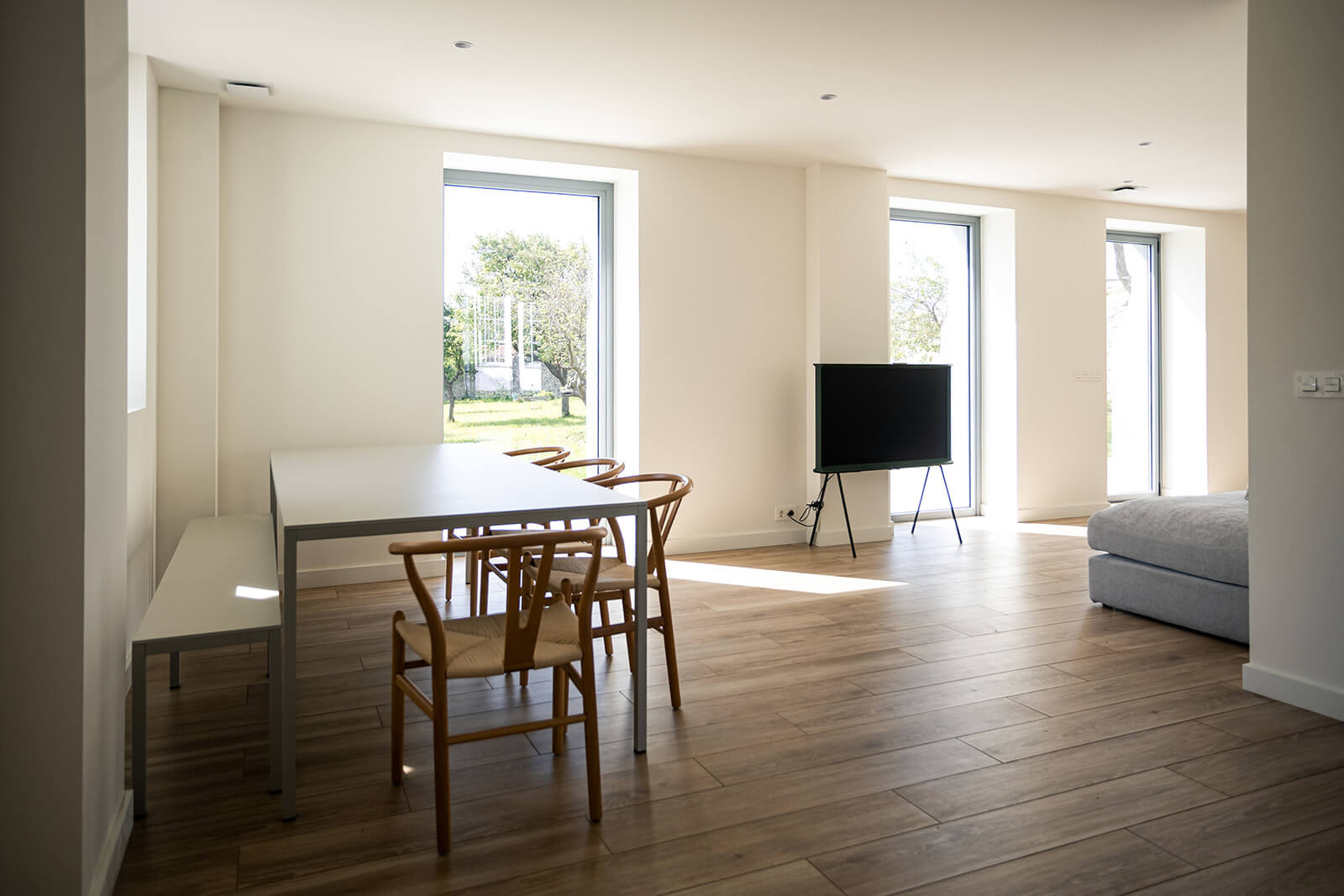 Apartamento vacacional 1, parte de la rehabilitación de Villa Delfina por Dolmen Arquitectos