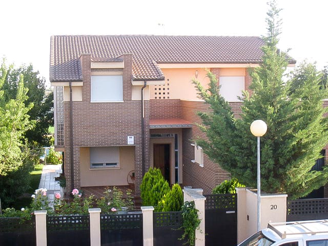 Chalé en San Isidro Zamora construido por Dolmen Arquitectos