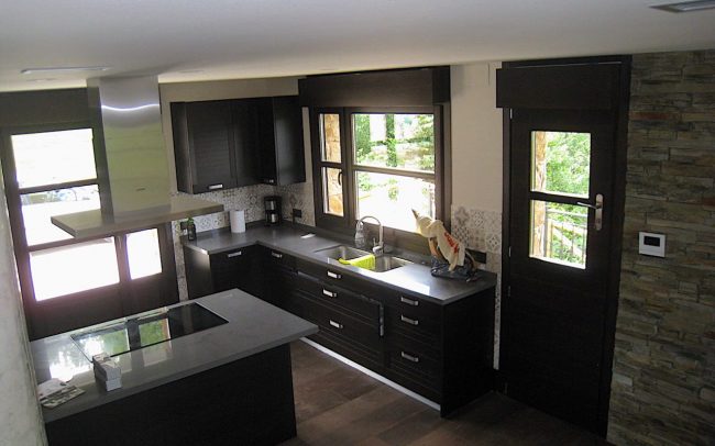 Cocina con isla vivienda unifamiliar Villaviciosa Asturias