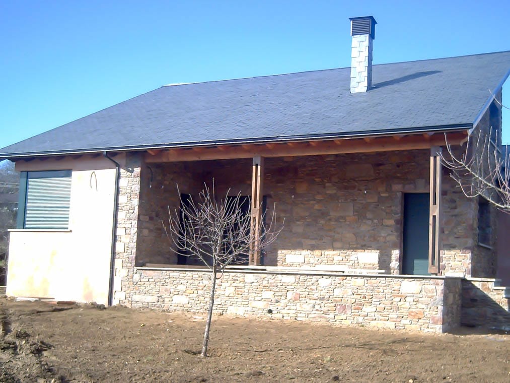 Construcción de vivienda en Cobreros Zamora por Dolmen Arquitectos