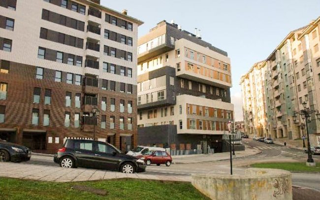 Edificio de 32 viviendas, locales, garajes y trasteros en Otero Norte Oviedo