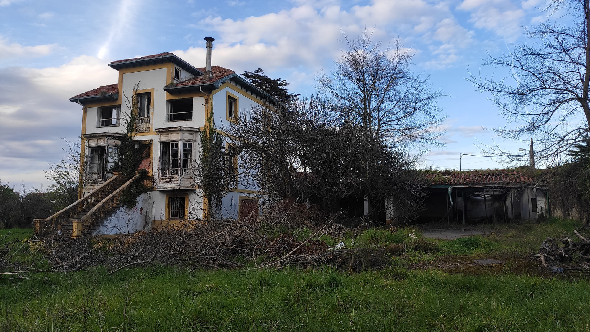 Edificio prinicipal Villa Delfina antes de rehabilitación realizada por Dolmen Arquitectos.