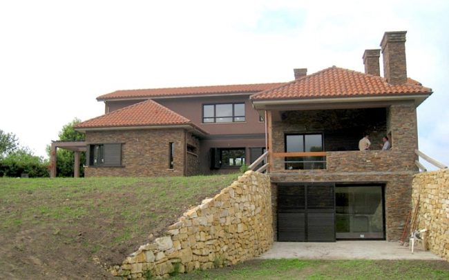 Entrada a chale de nueva construccion en Gijon Asturias