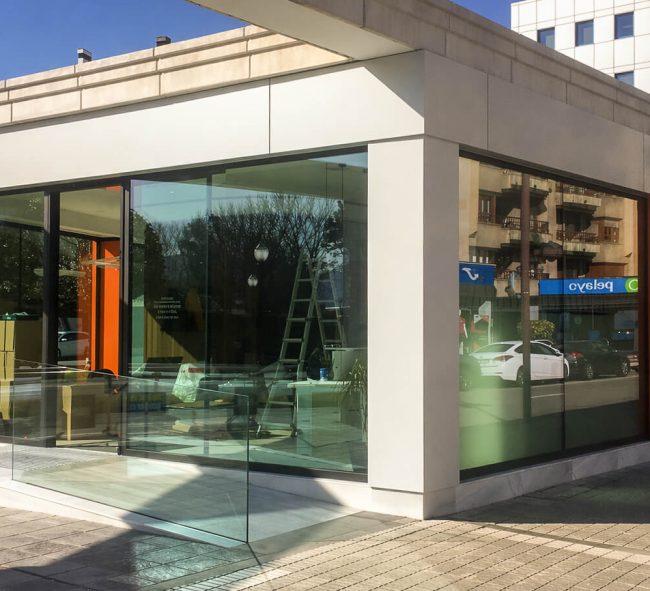 Exterior reforma de local para oficinas en Gijón Viesques un proyecto de Dolmen Arquitectos