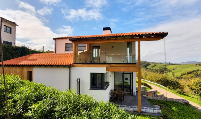 Fachada lateral Vivienda unifamiliar en Carrandi Asturias obra nueva Dolmen Arquitectos