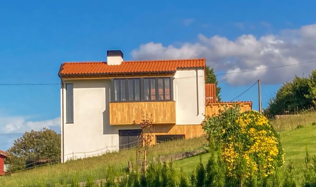 Fachada lateral Vivienda unifamiliar en Carrandi Asturias obra nueva Dolmen Arquitectos-3