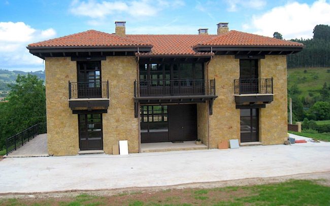 Fachada principal vivienda unifamiliar Villaviciosa Asturias