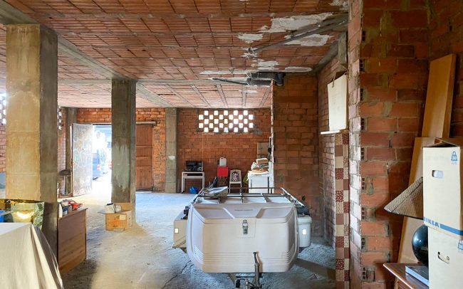 Interior local comercial antes transformar a vivienda_ arquitectos asturias