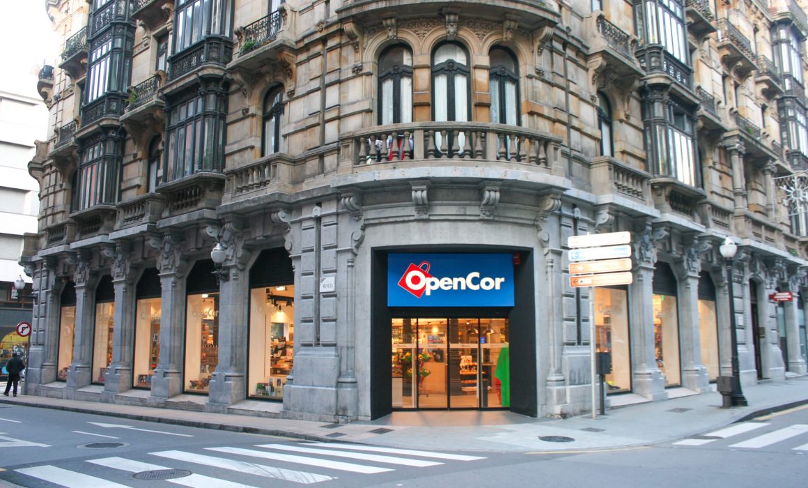 Local Opencor Reformado fachada_Dolmen Aquitectos