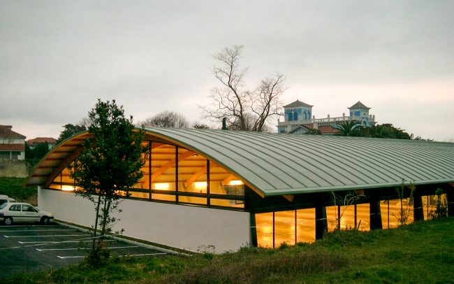 Pabellón polideportivo de Colombres Ribadedeva Asturias un proyecto de Dolmen Arquitectos de Gijón