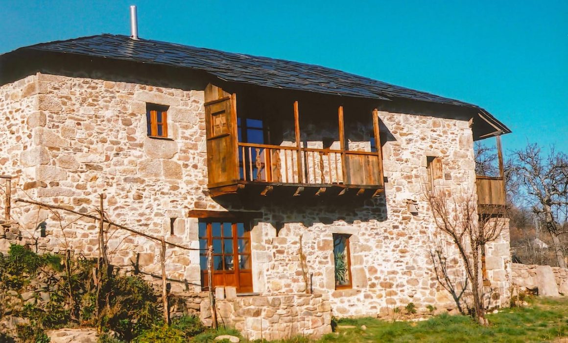 Reforma de casa rural en Avedillo de Sanabria Zamora obra de Dolmen Arquitectos