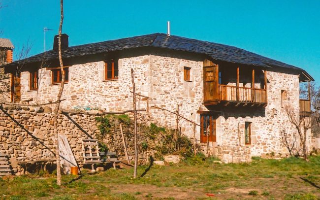 Reforma de casa rural en Avedillo de Sanabria Zamora obra de Dolmen Arquitectos