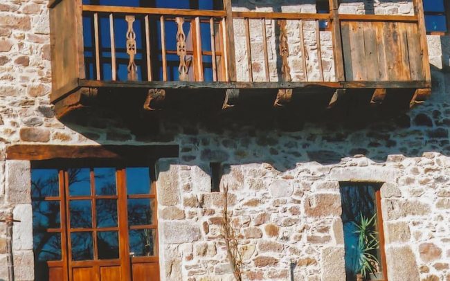 Reforma de casa rural en Avedillo de Sanabria Zamora obra de Dolmen Arquitectos