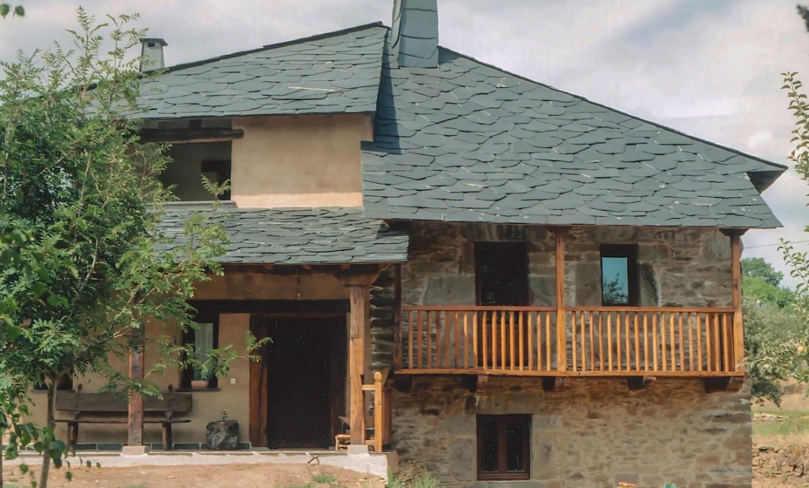 Reforma de casa rural en Castellanos de Sanabria Zamora obra de Dolmen Arquitectos