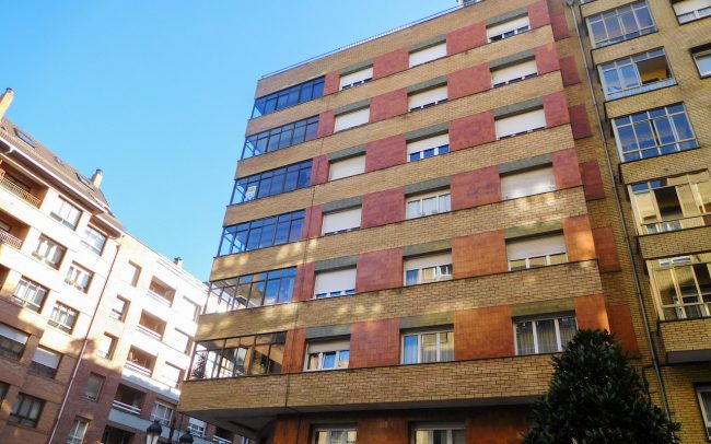 Reforma de fachadas en Oviedo calle Gloria Fuertes proyecto de Dolmen Arquitectos de Asturias