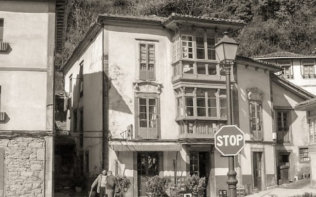 Reforma hotel en Belmonte de Miranda Asturias