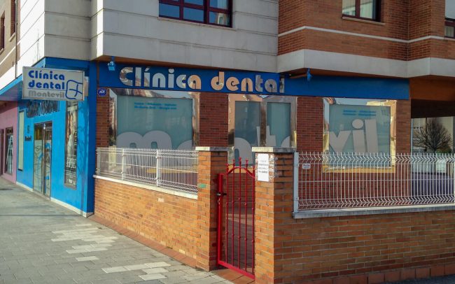 Reforma local clínica dental Gijón Dolmen Arquitectos