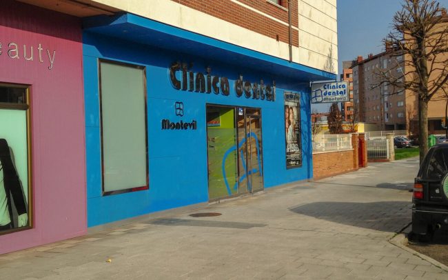 Reforma local clínica dental Gijón Dolmen Arquitectos