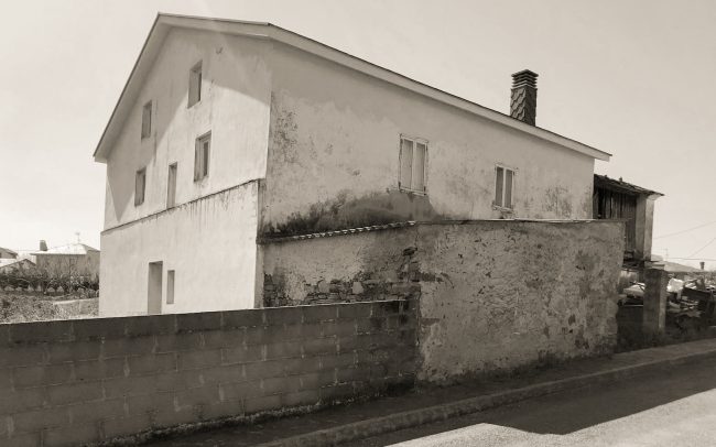 Rehabilitación de vivienda unifamiliar en La Caridad Asturias Dolmen Arquitectos estado actual
