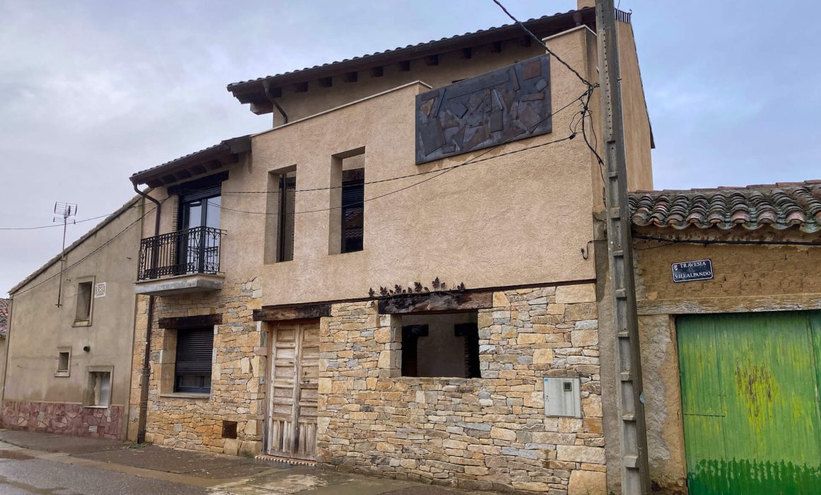 Rehabilitación de vivienda unifamiliar en Monfarracinos Zamora Dolmen Arquitectos fachada a calle