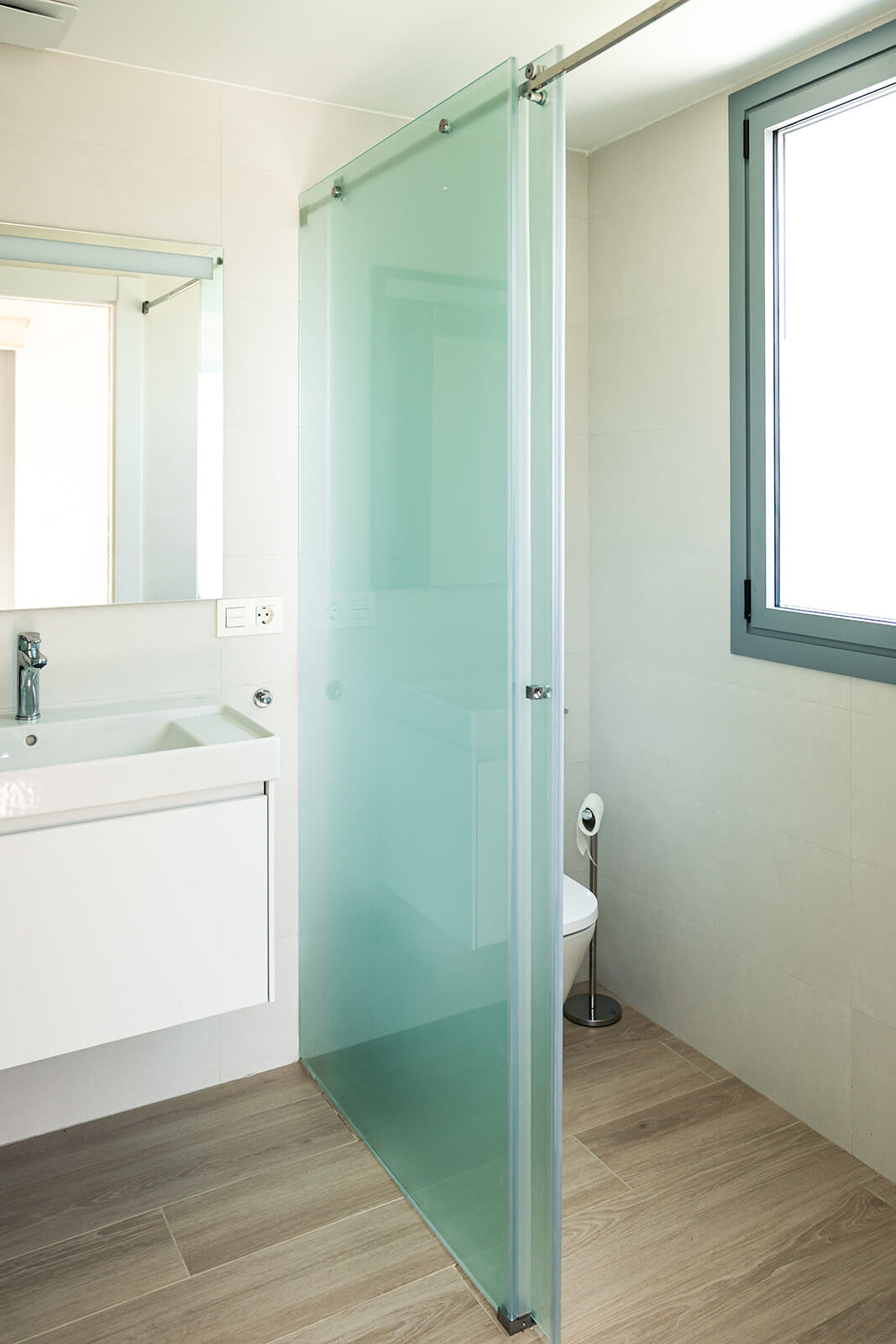 Baño del edificio sociocultural de Villa Delfina