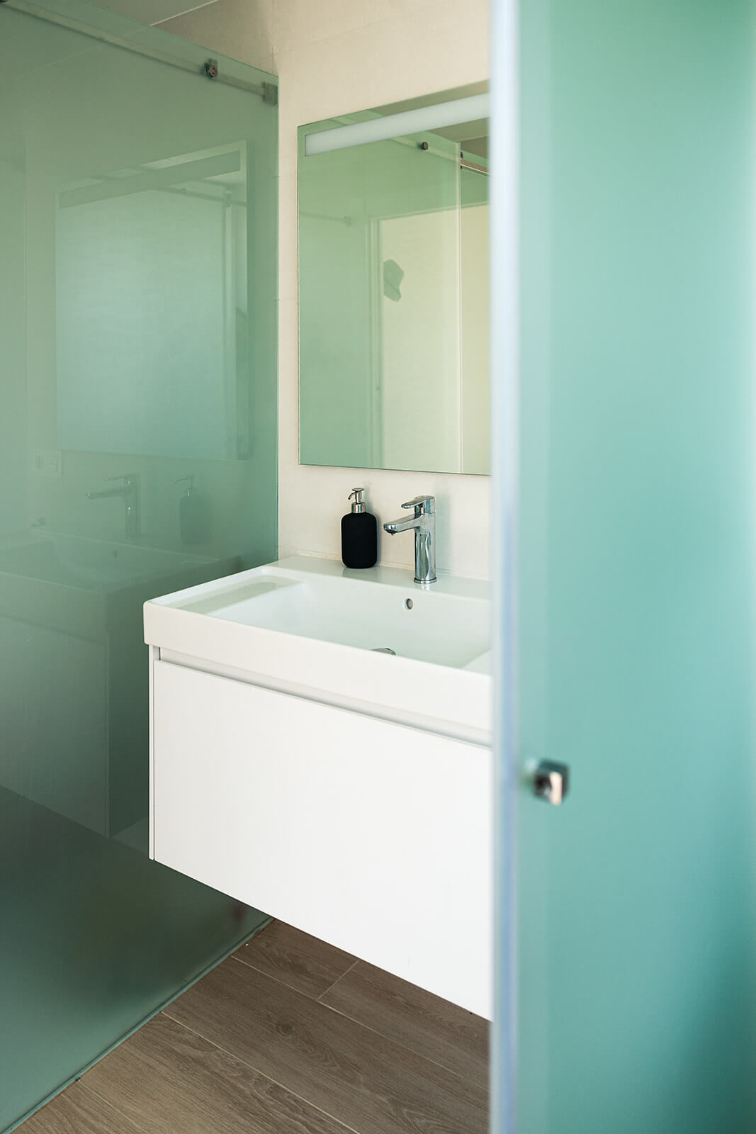Baño del edificio sociocultural de Villa Delfina