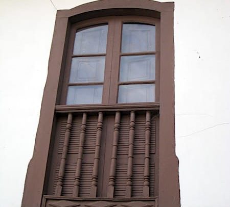Ventana de casona en Sobrescobio Asturias