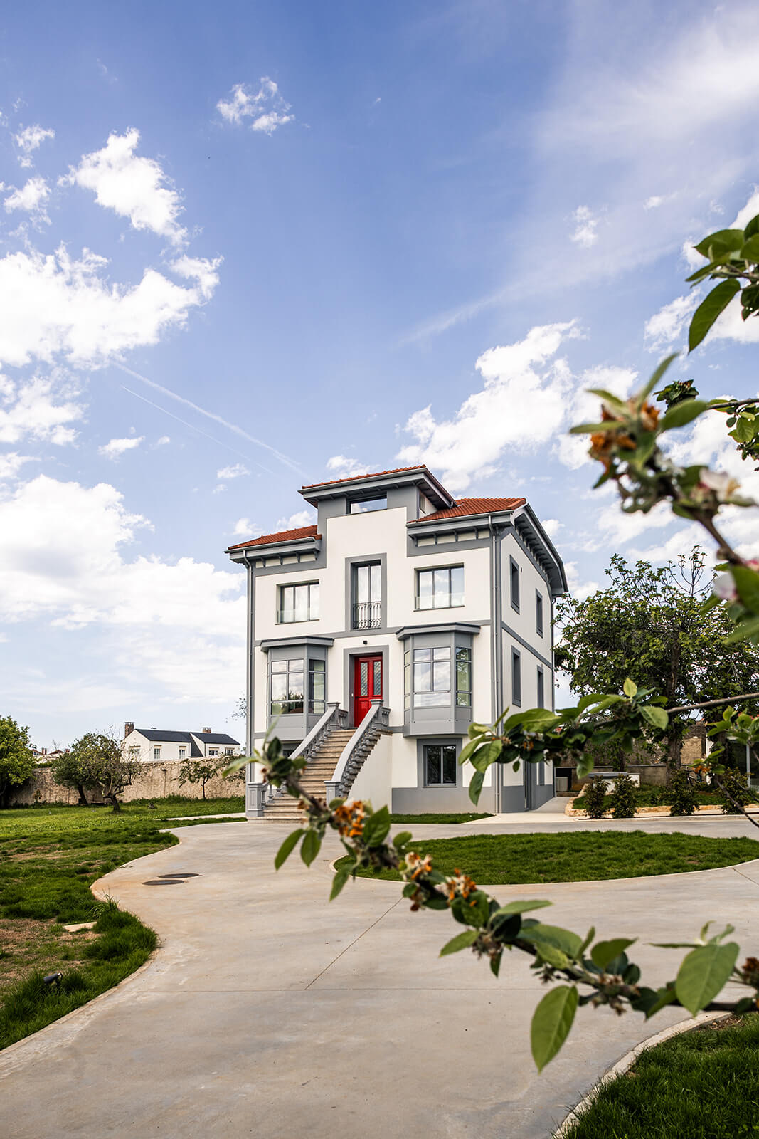 Villa Delfina rehabiltacion edificio historico by Dolmen