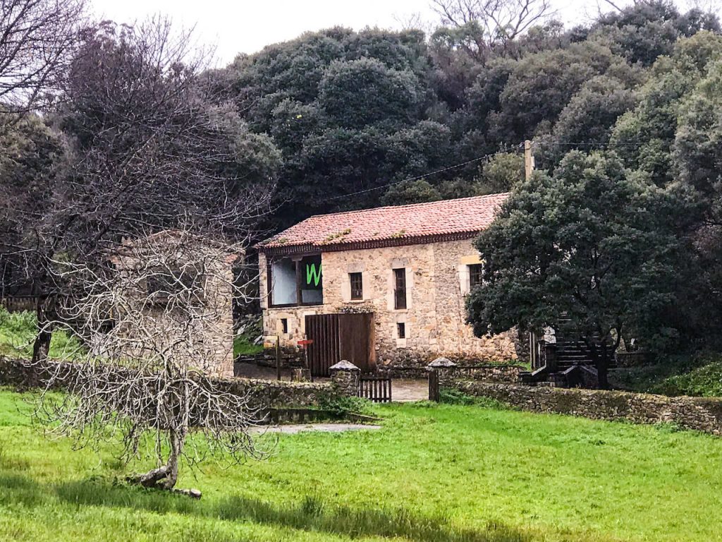 Visita al Centro de Interpretación del Entorno de San Emeterio Asturias proyecto de Dolmen Arquitectos