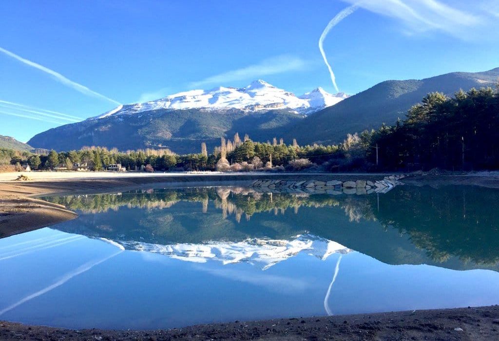 Vista al amanecer en la laguna del Ecoparque El Juncaral Huesca