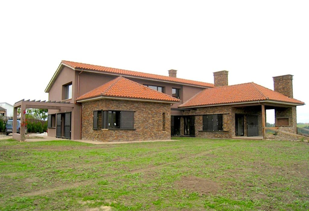 Vista lateral de chale nuevo en Gijon