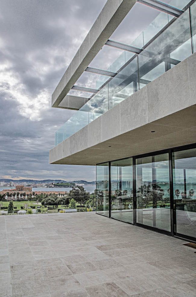 Vivienda de lujo en El Rinconín Gijón diseño de Dolmen Arquitectos arquitectura e interiorismo en Asturias