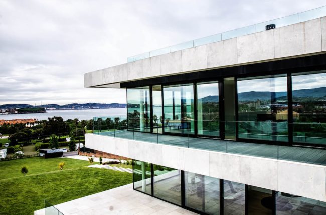 Vivienda de lujo en El Rinconín Gijón diseño de Dolmen Arquitectos arquitectura e interiorismo en Asturias