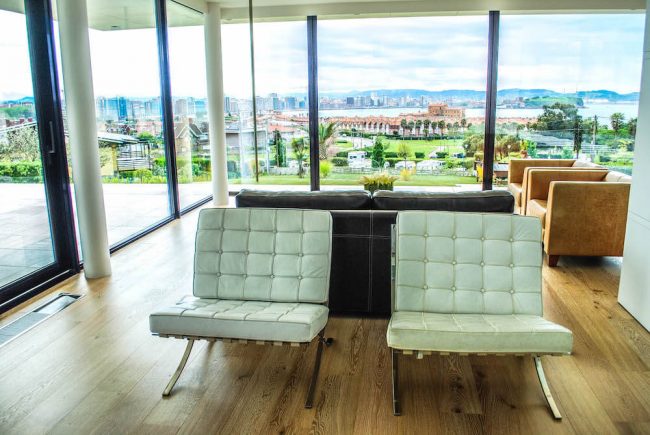 Vivienda de lujo en El Rinconín Gijón diseño de Dolmen Arquitectos arquitectura e interiorismo en Asturias