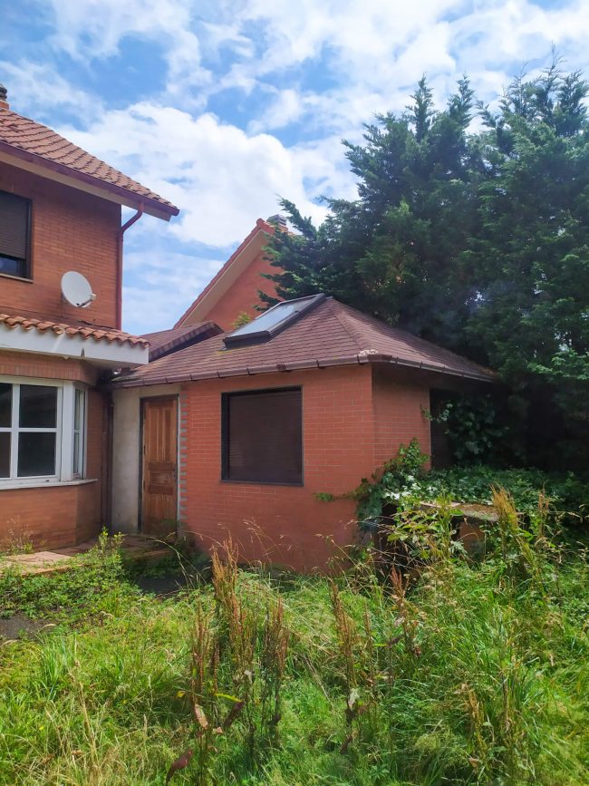 Edificio anexo a vivienda unifamiliar sin reformar en Asturias