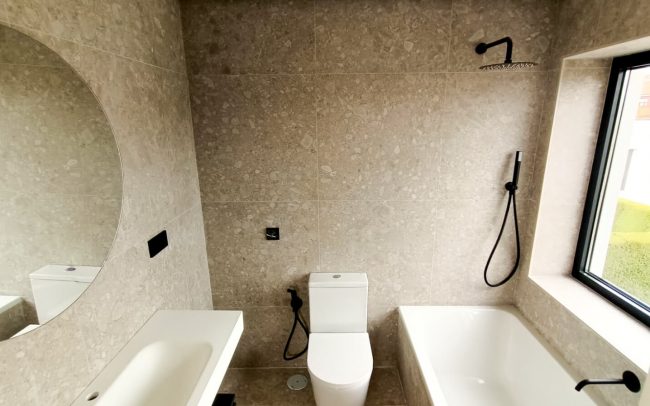 baño casa aislada Gijón Dolmen