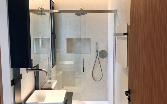 baño completo piso reformado Oviedo Dolmen