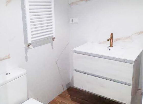 baño local cambio uso vivienda Oviedo_DolmenArquitectos