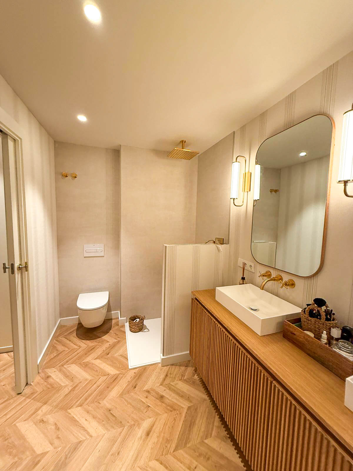 Baño - Reforma interior de piso en el centro de Gijón, proyectada por Dolmen Arquitectos