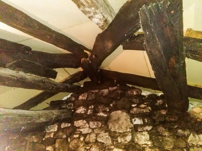 Bajo cubierta de vivienda unifamiliar en La Azorera. Antes de reforma por Dolmen Arquitectos