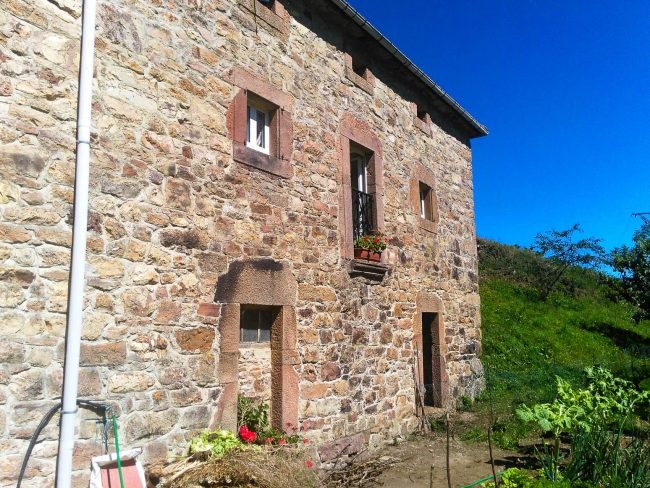 Casa en Tineo, Asturias, antes de reforma por Dolmen Arquitectos.