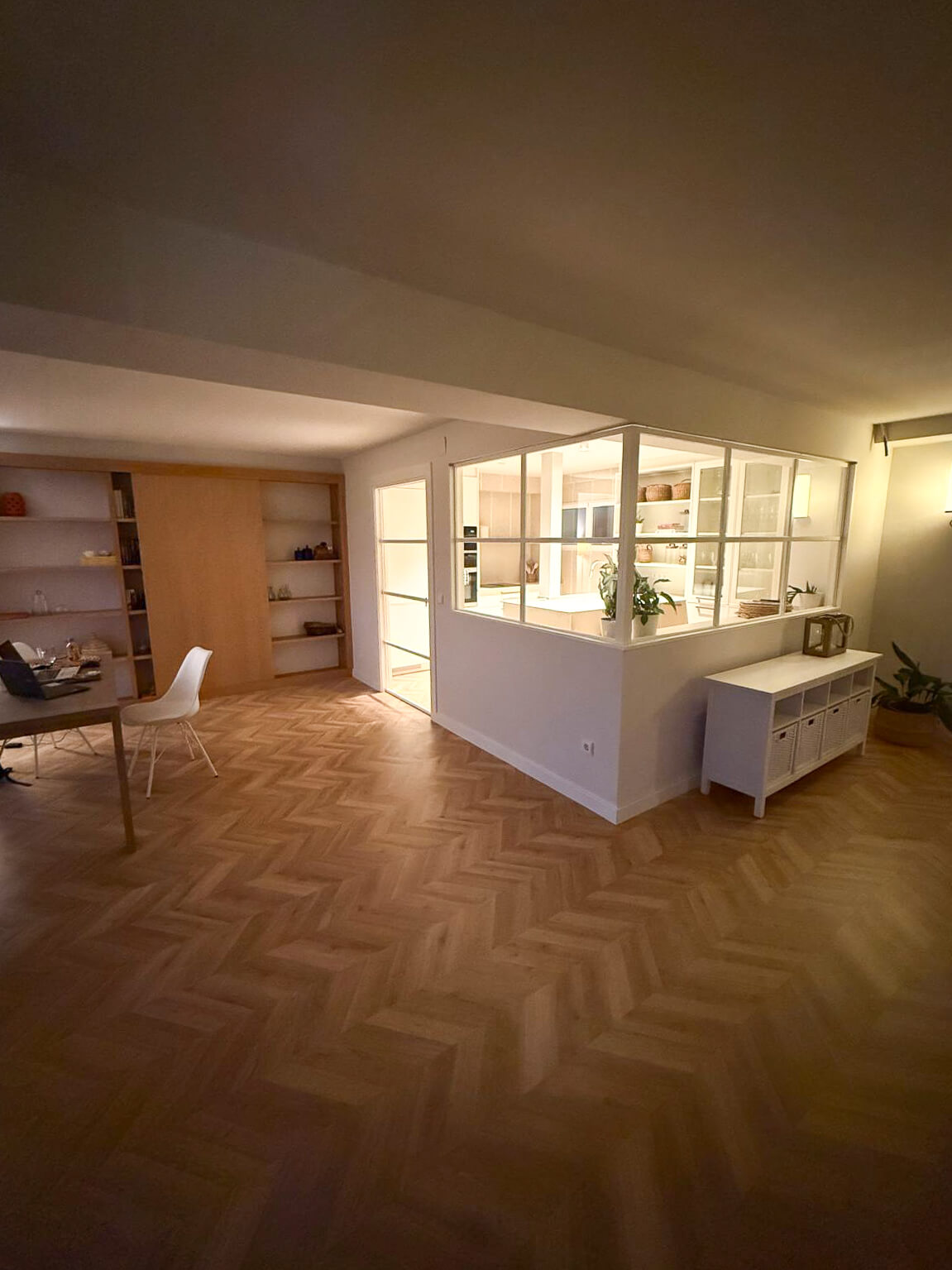 Cocina acristalada - Reforma interior de piso en el centro de Gijón, proyectada por Dolmen Arquitectos