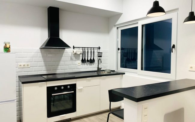 Cocina reformada en piso calle Cataluña de Gijón