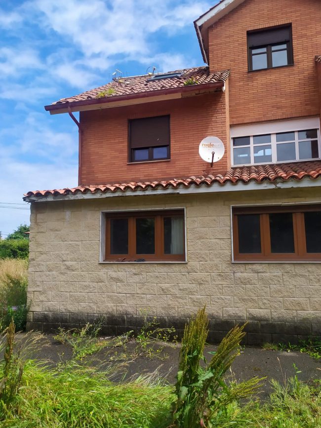 Detalle fachada vivienda antes de reforma