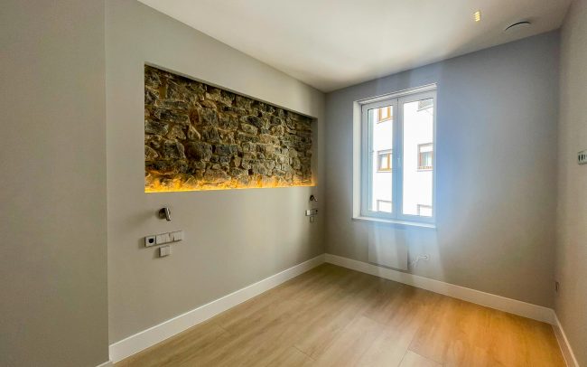 dormitorio piso reformado calle Santa Doradía de Gijón, proyecto de Dolmen Arquitectos