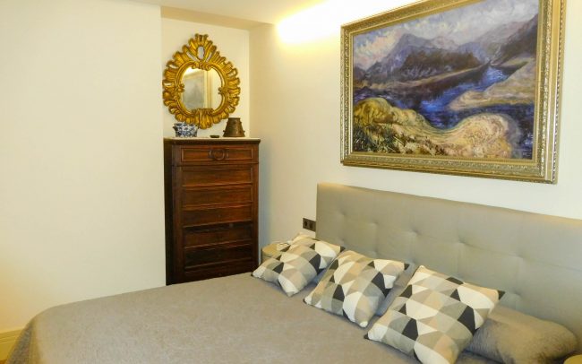 dormitorio vivienda reformada clásica Oviedo