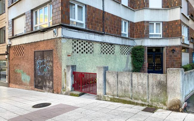 exterior local comercial Oviedo antes transformar vivienda_byDolmen