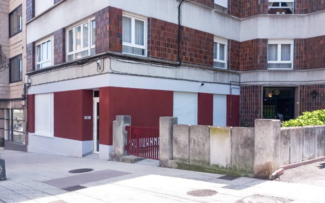 exterior local transformado a vivienda Oviedo_ Dolmen Arquitectos