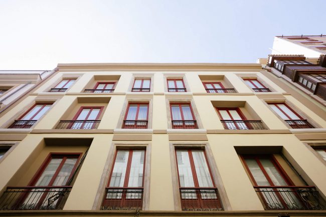 Restauración de fachada de edificio en calle del Agua, Gijón.