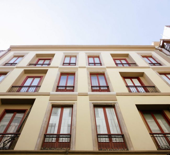 Restauración de fachada de edificio en calle del Agua, Gijón.